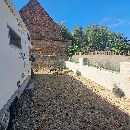 Hotel Camping Car A 3 Minutes Du Parc Pairi Daiza à Brugelette Extérieur photo