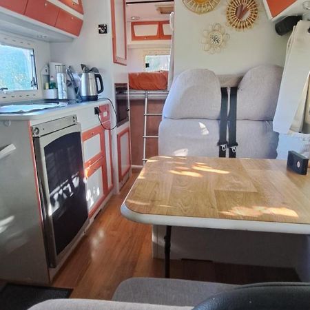 Hotel Camping Car A 3 Minutes Du Parc Pairi Daiza à Brugelette Extérieur photo