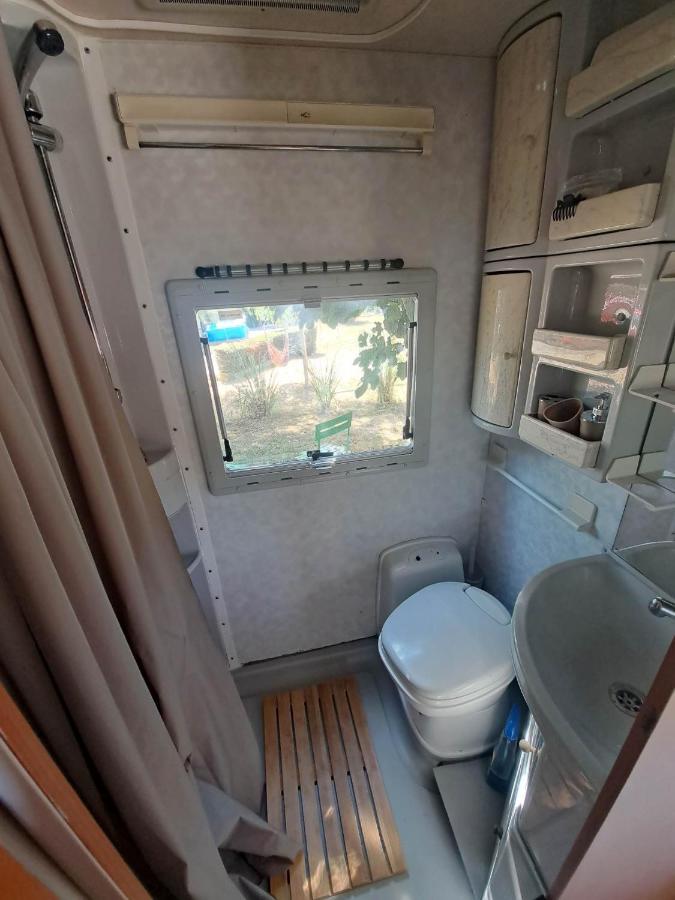 Hotel Camping Car A 3 Minutes Du Parc Pairi Daiza à Brugelette Extérieur photo