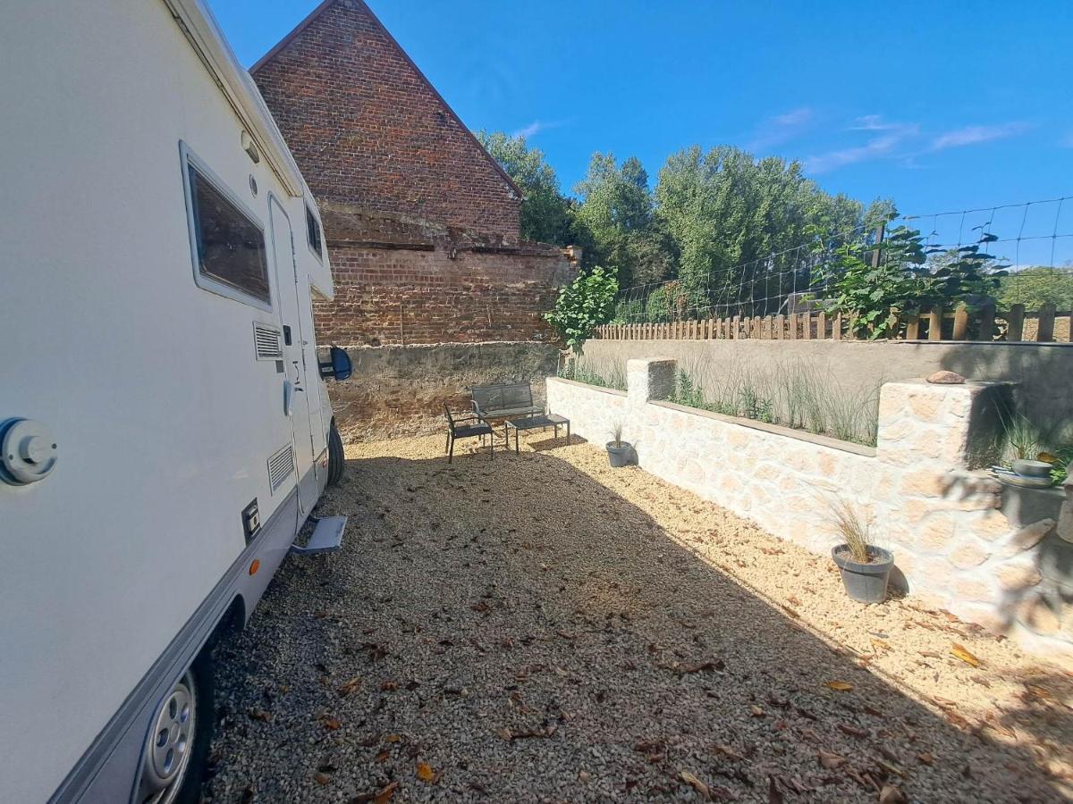 Hotel Camping Car A 3 Minutes Du Parc Pairi Daiza à Brugelette Extérieur photo